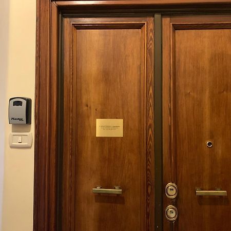 Appartement Caracciolo33 à Rome Extérieur photo