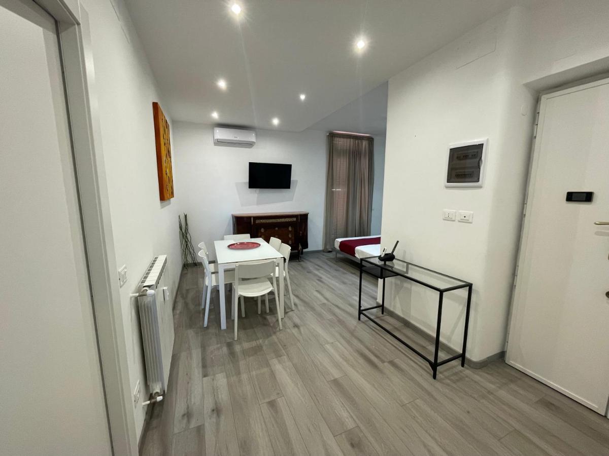 Appartement Caracciolo33 à Rome Extérieur photo