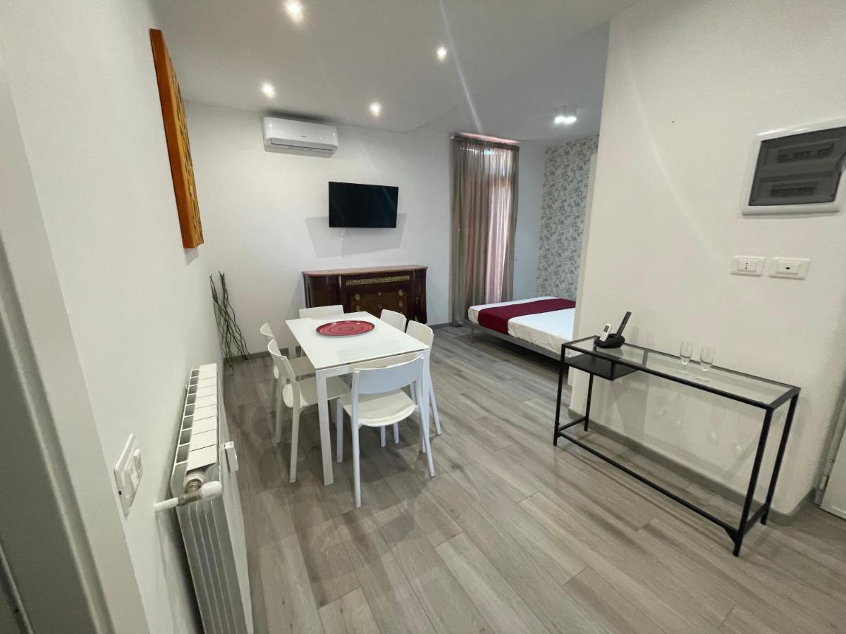 Appartement Caracciolo33 à Rome Extérieur photo