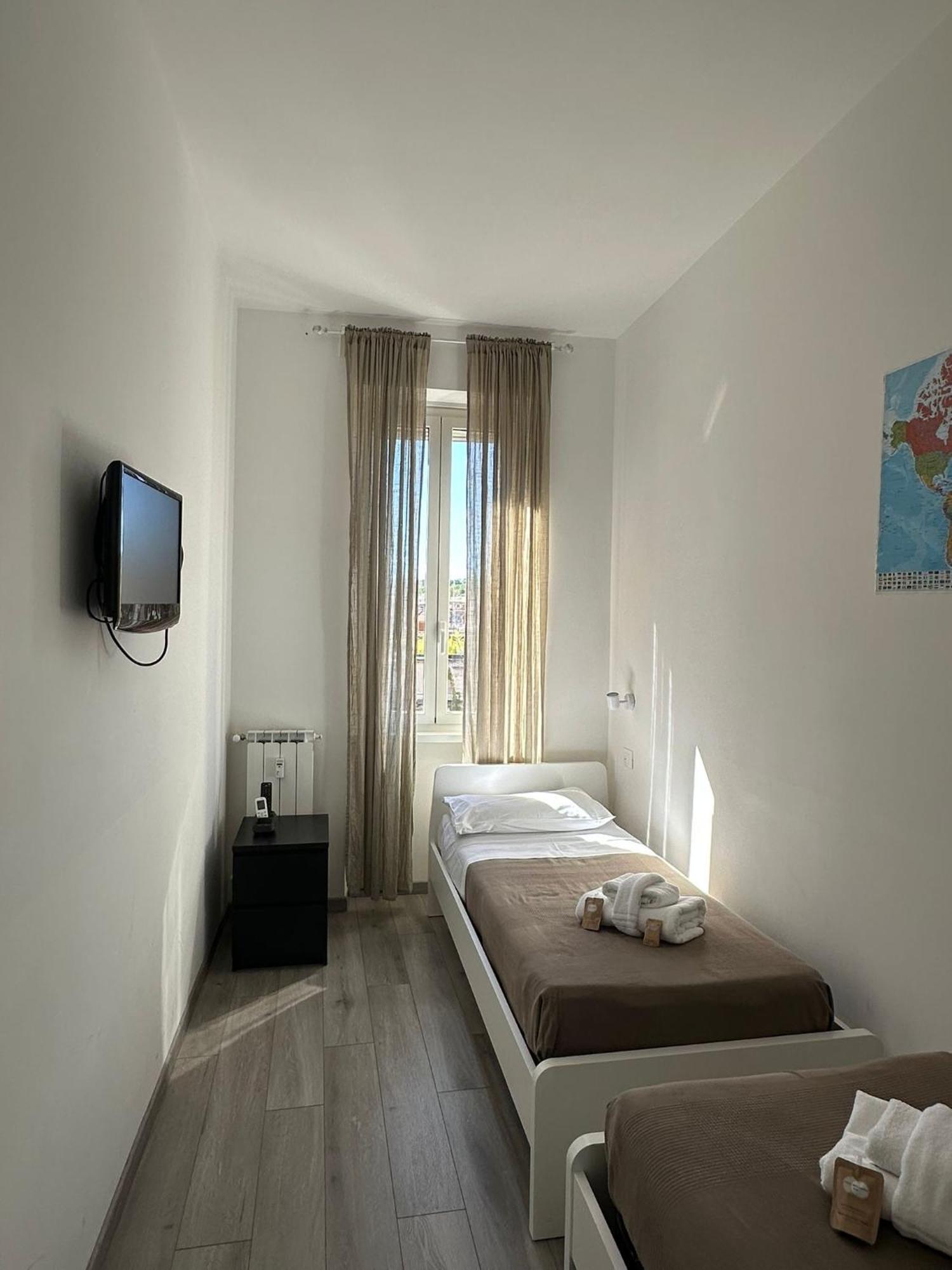 Appartement Caracciolo33 à Rome Extérieur photo